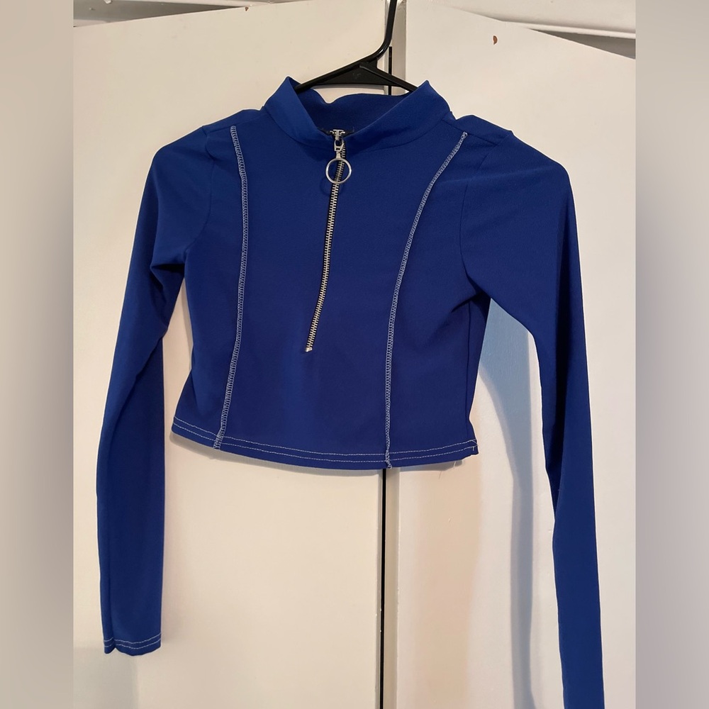 Blue zip up long sleeve crop top